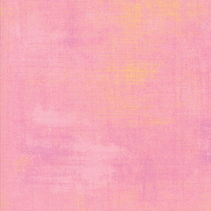 Quiltstof  van Basic grey voor Moda. Licht roze met een klein vleugje geel. Quiltstof, 100% katoen
