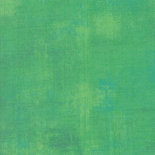 Quiltstof  van Basic grey voor Moda. Een helder groene grunge, met lichte en blauwe tinten. Quiltstof, 100% katoen