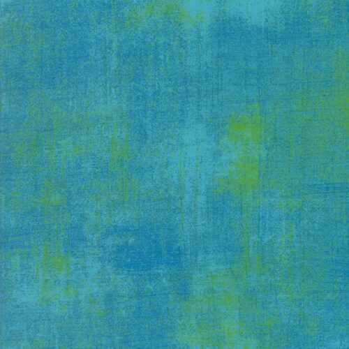 Bachelor Grunge 30150 342, een ontwerp  van Basic grey voor Moda. Een blauwe grunge met groene tinten. Quiltstof, 100% katoen, 1.10m breed.