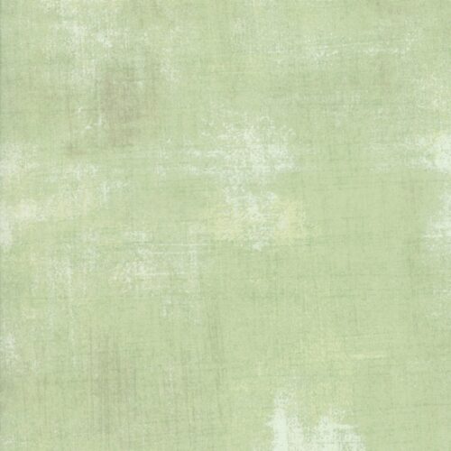 Winter Mint Grunge 30150 85. Licht groen verlevendigd met lichter groene en lichte taupe veegjes. Moda, Basic Grey. Quiltstof, 100% katoen, 1.10m breed.