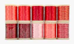 Wonderfil garens, rood. Assortiment van 10 klossen garens in diverse tinten rood voor patchen, quilten en borduren. Rayon, 40 wt, 150 m.