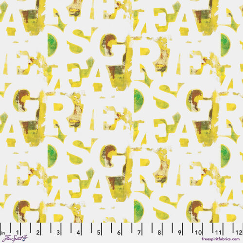 Plaster Remainder - Ravel van ontwerper E Bond voor Free Spirit. Witte letters op vlekkerige geelgroene quiltstof.