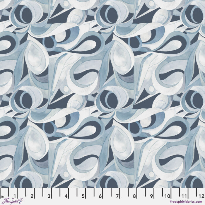 PWSR079.INDIGO -Swirl Moderne quiltstof van Shell Rummel, in blauw en grijs, cirkels en golven uit maritieme collectie Sea Sisters.  100% katoen